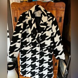 Worthington Black and White Patterned Coat 1X